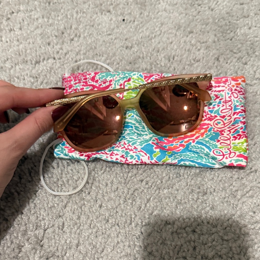 Lilly Pulitzer Gold Sunglasses with Colorful Pouch - Never Worn - Picture 2 of 4